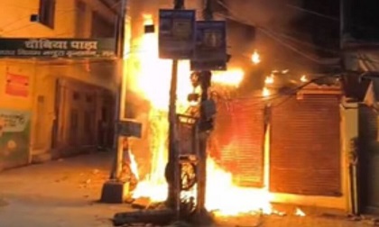  लाखों का सामान राख: दोना-पत्तल की दुकान में भीषण आग