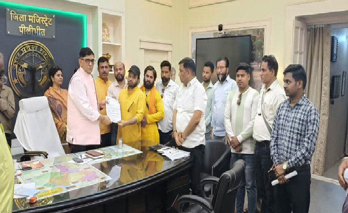 नाला व्यवस्था पर फूटा आक्रोश, ब्रह्मचारी घाट के अधूरे कार्य पर उठे सवाल, हिंदू महासभा ने जिलाधिकारी को सौंपा ज्ञापन