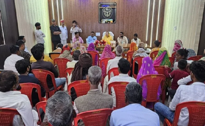 योजनाओं की दी गई जानकारी: भाजपा स्थापना दिवस पर महोलिया शिवपार में जनसंपर्क अभियान