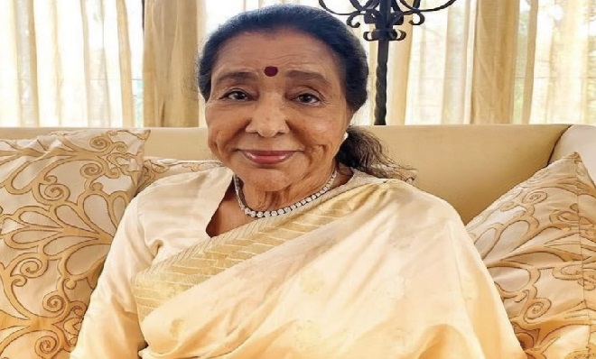 भारतीय सिनेमा की सबसे बोल्ड और पसंदीदा सिंगर्स में से एक आशा भोसले का रविवार को मुंबई में 92 साल की उम्र में निधन 