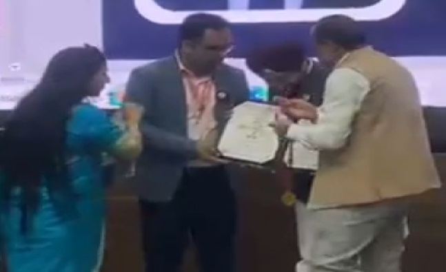 निरपुडा प्रधान के पुत्र को एवार्ड हुई पीएचडी की उपाधि, गाँव में जश्न का माहौल, दी जा रही हैं बधाइयाँ