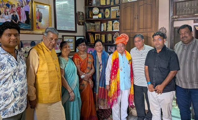 काठमांडू से सपत्नीक आए अंतर्राष्ट्रीय वैश्य महासम्मेलन के अध्यक्ष केके कांत का जोरदार स्वागत