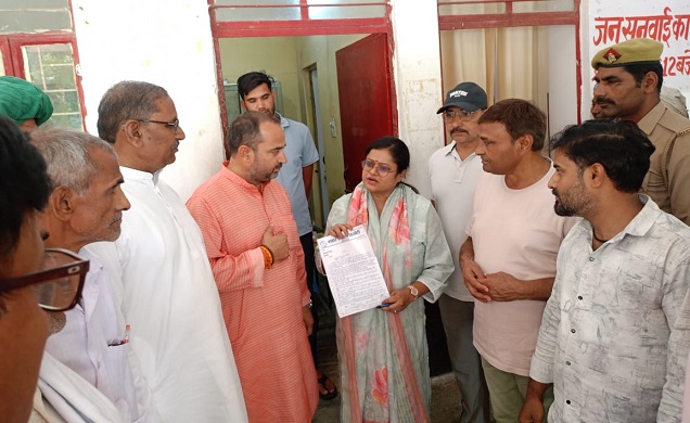 शहर की समस्याओं, गैस सिलेंडर की किल्लत, बेतहाशा स्कूली फीस, किसानों की फर्द में त्रुटि आदि को लेकर कांग्रेस ने दिया ज्ञापन