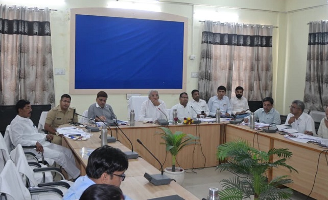 सांसद बृजेंद्र सिंह ओला ने अधिकारियों को दिए दिशा निर्देश 