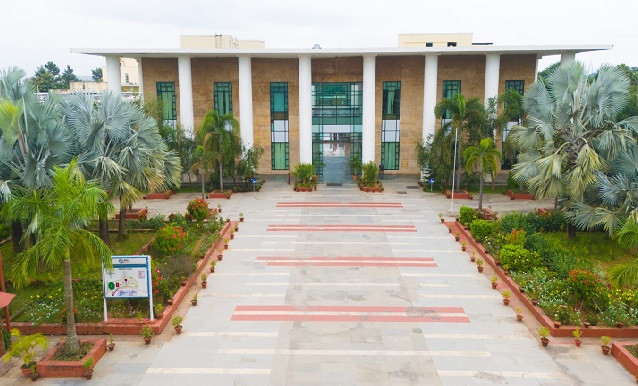 बिरला ग्लोबल यूनिवर्सिटी ने 17+ एलपीए तक बढ़ते ऑफर्स के साथ मजबूत प्लेसमेंट दर्ज किए 20 से अधिक सेक्टर्स में शानदार प्लेसमेंट, कंसल्टिंग, फाइनेंस और आईटी डोमेन में 17+ एलपीए तक के ऑफर्स में वृद्धि