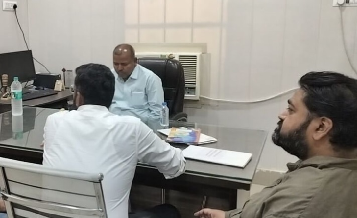 कई कर्मचारी मिले गैरहाजिर: सीएमओ अचानक पहुंचे मांट सीएचसी