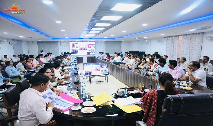 जिलाधिकारी ने की बेसिक शिक्षा विभाग के कार्यों की समीक्षा बैठक, विद्यालयों में इनवर्टर लगाने के निर्देश