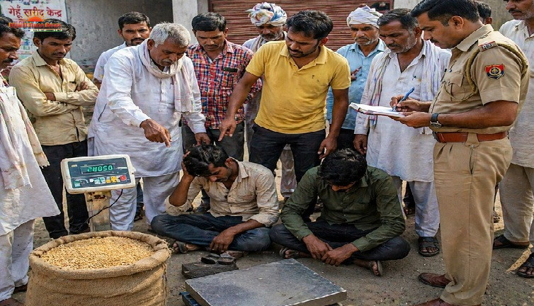 घटतौली करते पकड़े गए गेहूं के खरीदार, किसानों ने पकड़कर पुलिस को सौंपा