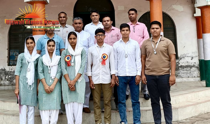 असारा स्थित इंटर कॉलेज में बोर्ड परीक्षा के मेघावियों को किया गया सम्मानित