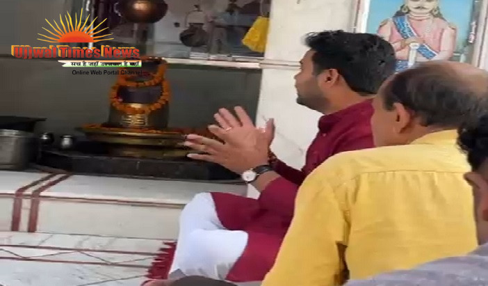 प बंगाल में अपने विचारों की सरकार आने पर किया हनुमान चालीसा का पाठ ,महंत नितिन गोस्वामी ने बांटे लड्डू