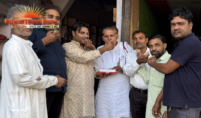 तीन राज्यों में जीत पर भाजपाइयों ने मिठाई बांटकर मनाई खुशी