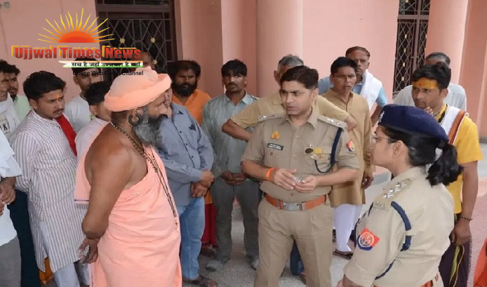 11 मई को वीवीआईपी के संभावित दौरे के मद्देनजर एएसपी प्रवीण कुमार चौहान ने गोरखनाथ आश्रम में सुरक्षा व्यवस्था परखी
