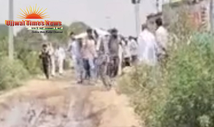 खरक- रटौल मार्ग पर बने श्मशान घाट तक जलभराव और गड्ढे, खेतों के बीच से शवयात्रा को मजबूर हैं ग्रामीण