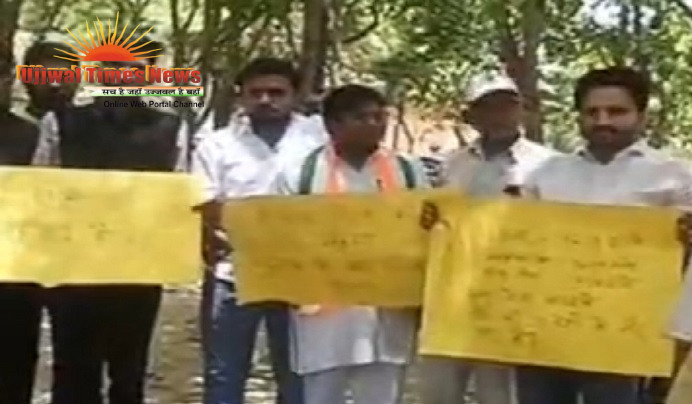 बढती मंहगाई के खिलाफ कांग्रेस का कलेक्ट्रेट पर जोरदार प्रदर्शन, राज्यपाल को सम्बोधित ज्ञापन अधिकारियों को सौंपा