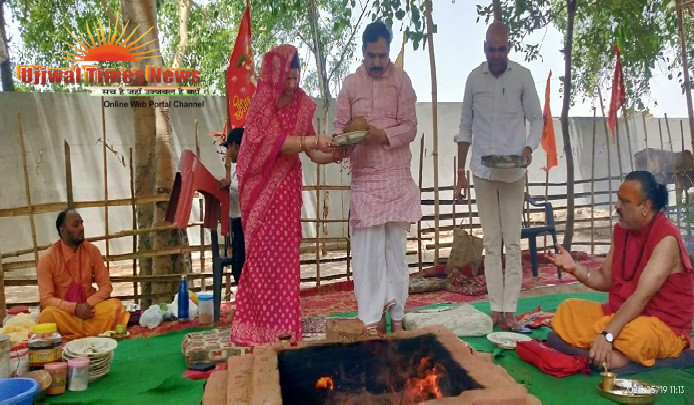 दश महाविद्या व विष्णु महायज्ञ में भाजपा जिलाध्यक्ष नीरज शर्मा ने दी आहुति