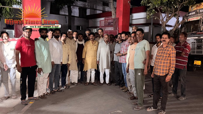 सपा नेता राजकुमार भाटी की अभद्र टिप्पणी के विरोध में सर्व समाज ने किया प्रदर्शन, कानूनी कार्रवाई की मांग