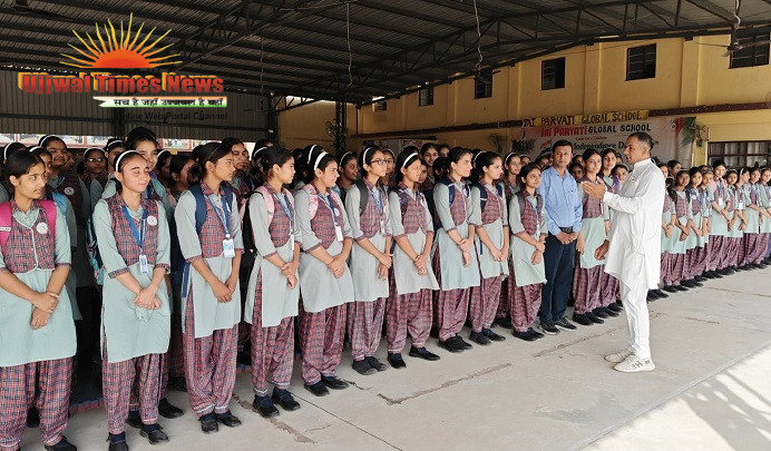 आवासीय संस्कार शिविर हेतु छात्राओं को किया प्रोत्साहित, आधा दर्जन गांवों में किया जनसंपर्क