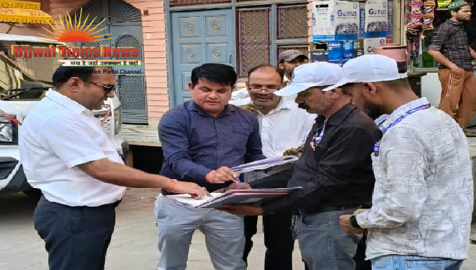 अवैध अतिक्रमण रोकने के निर्देश के साथ ही ईओ द्वारा पेयजल, नाली व सडकों का किया गया निरीक्षण
