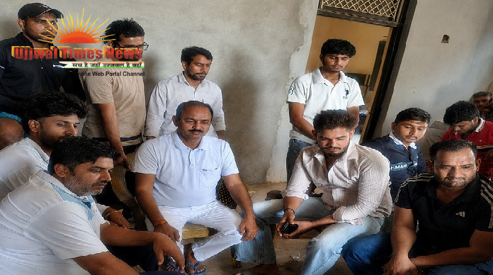 दो बेटियों की गुहार पर जागा समाज, पंचायत में उमड़ी एकजुटता