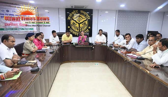 जिलाधिकारी अस्मिता लाल की अध्यक्षता में जिला गंगा, वृक्षारोपण एवं पर्यावरण समिति की बैठक संपन्न