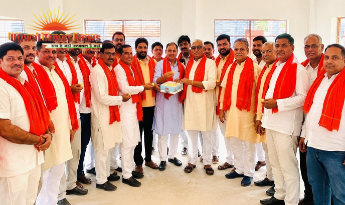 प्रशासक नियुक्ति के फैसले पर ग्राम प्रधानों ने जताया मुख्यमंत्री का आभार ,ब्लॉक सभागार में बैठक में मनाई खुशी