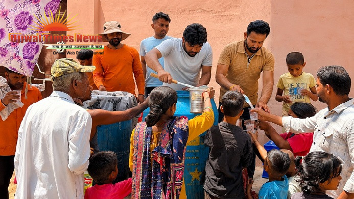 भीषण गर्मी में समाजसेवियों ने शुरू की शीतल जल सेवा , मोहल्ला अहिरान में प्याऊ का शुभारंभ