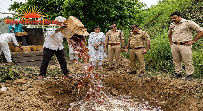 1475 लीटर अवैध शराब पर चला प्रशासन का बुलडोजर, पुलिस ने जेसीबी से गड्ढा खुदवाकर कराई नष्ट