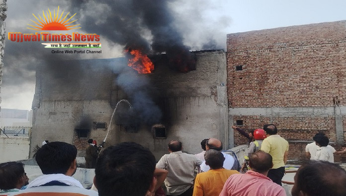 वृंदावन में पोशाक के दुकान में लगी भीषण आग, लाखों का सामान राख