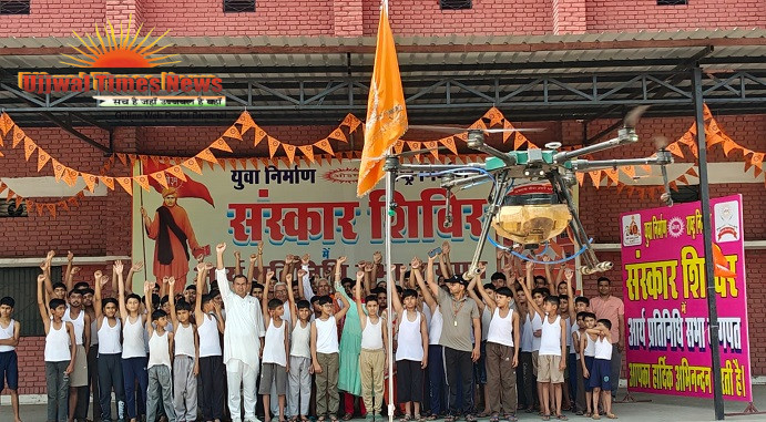 संस्कार शिविर का चौथा दिन :आर्य वीरों को सिखाई ड्रोन तकनीक व बताया महत्व, साथ ही आर्य वीरों ने भी उड़ाया ड्रोन