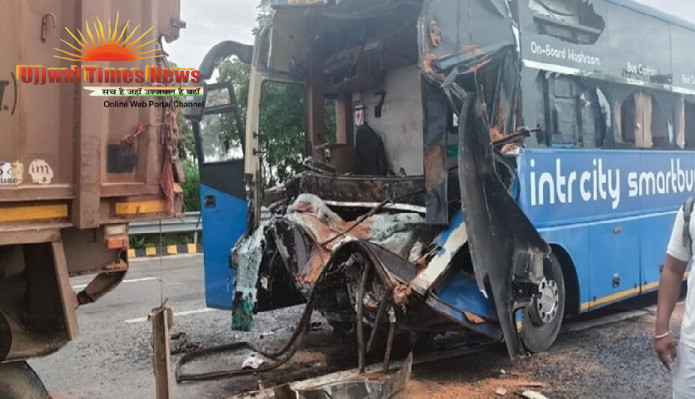 यमुना एक्सप्रेसवे पर भीषण हादसा: ट्रक से टकराई डबल डेकर स्लीपर बस, चार यात्री घायल, मची अफरा-तफरी