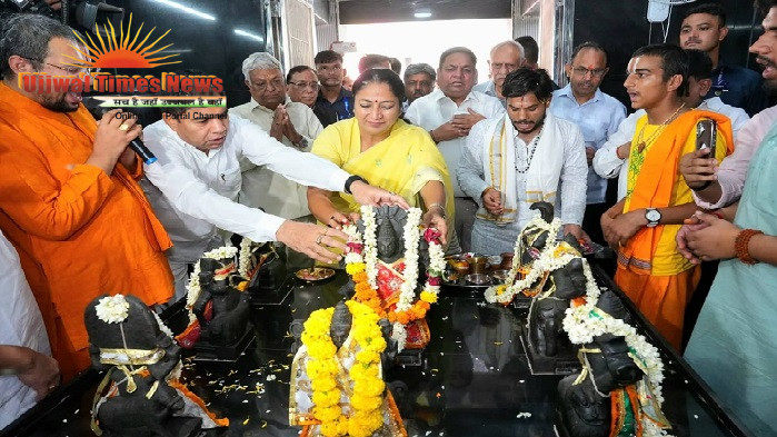 पीएम नरेन्द्र मोदी के 4399 दिन पूरे होने पर भाजपा अध्यक्ष नितिन नवीन सहित अेक नेताओं ने धार्मिक स्थलों में प्रार्थना की