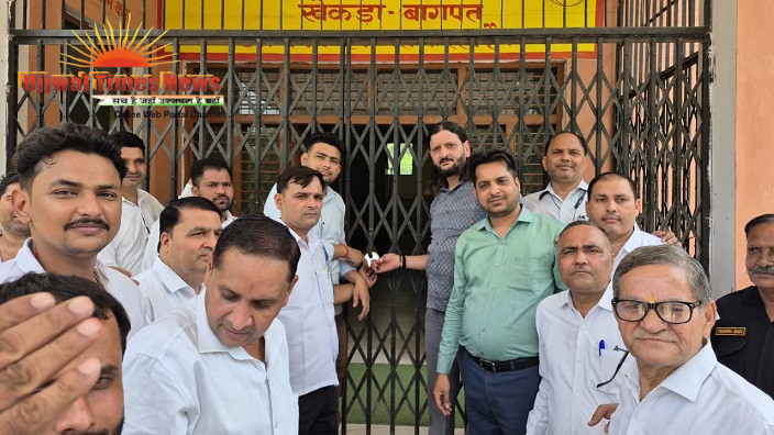 खेकड़ा में उपनिबंधक कार्यालय तहसील से हटाकर खोलने के विरोध में वकीलों का कार्य बहिष्कार