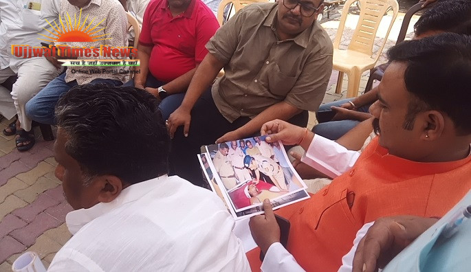 दोहरे हत्याकांड से पीड़ित परिवार के साथ अंतर्राष्ट्रीय वैश्य समाज के राष्ट्रीय अध्यक्ष विनय अग्रवाल ने की वार्ता, पुलिस कार्रवाई पर उठाए सवाल
