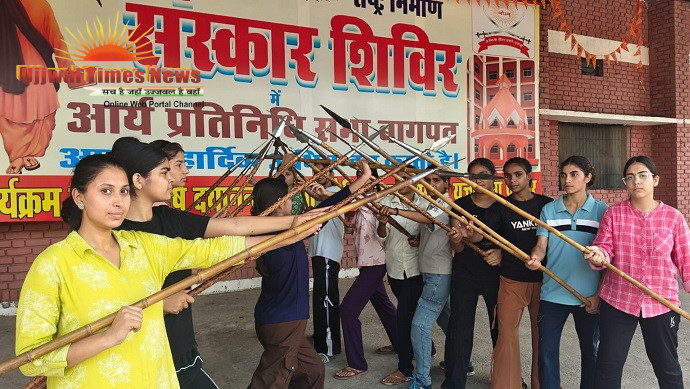 धार्मिक बनो, धर्मान्ध नहीं , चित्र नहीं, चरित्र की पूजा करो; चरण स्पर्श से पूर्व चरित्र भी जान लें