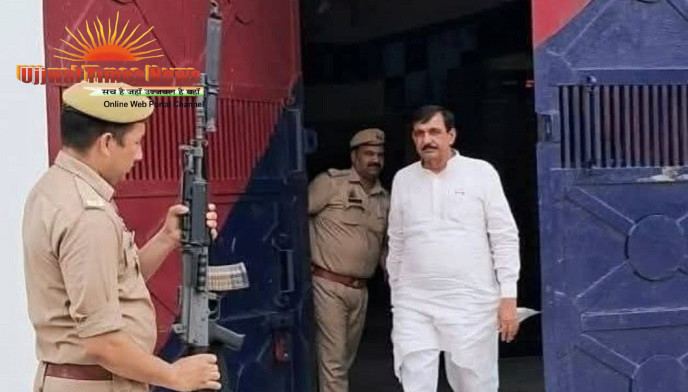 85 वर्षीय बुजुर्ग शिक्षक से जेल में मिले छपरौली विधायक डॉ अजय कुमार