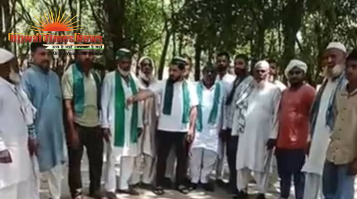 कब्रिस्तान की भूमि पर अवैध कब्जा रोकने को भाकियू संघर्ष मोर्चा द्वारा जिला मुख्यालय पर प्रदर्शन, सौंपा शिकायती पत्र