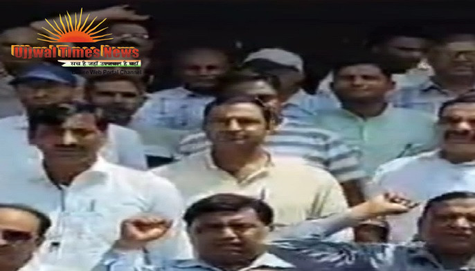 टीईटी के मुद्दे पर राष्ट्रीय शैक्षिक महासंघ के बैनर तले शिक्षकों द्वारा कलेक्ट्रेट पर प्रदर्शन, प्रधानमंत्री व मुख्यमंत्री के नाम दिया ज्ञापन