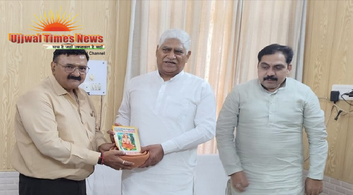 धर्म संघ महामंत्री चौ उमेश शर्मा ने प्रभारी मंत्री जसवंत सैनी को भेंट किए पक्षियों की सेवा हेतु अन्न-जल पात्र