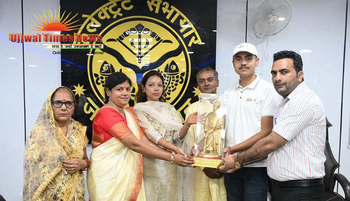 उत्तर प्रदेश के युवा अमन ने सीएम से मिले सम्मान को सामाजिक धरोहर बनाने की अनूठी मुहिम