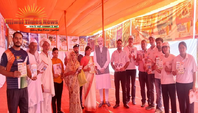 सूचना विभाग की प्रदर्शनी में युवाओं ने जनकल्याणकारी योजनाओं को गांव-गांव तक पहुंचाने का लिया संकल्प
