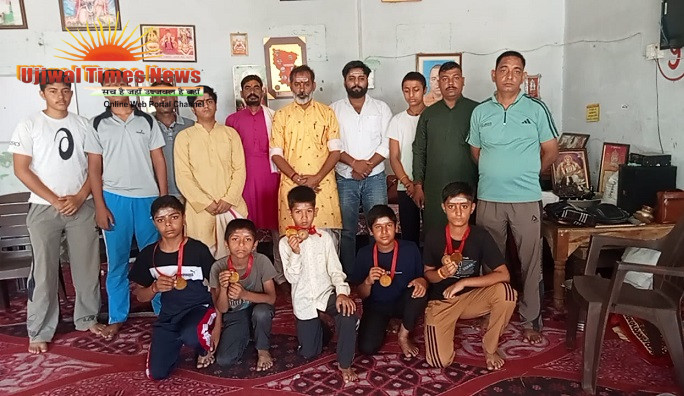 गुरुकुल स्वाध्याय केंद्र के निशानेबाज तीरंदाजी में जीते गोल्ड मेडल, नगर आगमन पर हुआ भव्य स्वागत