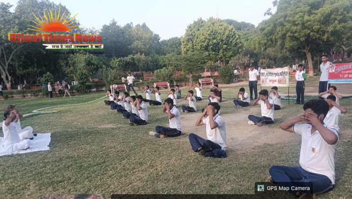 भगत सिंह पार्क मथुरा में एनसीसी कैडेट्स ने उत्साहपूर्वक मनाया अंतर्राष्ट्रीय योग दिवस, किया सामूहिक योगाभ्यास