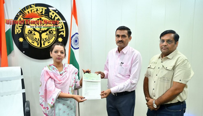 डीएम की सख्ती का असर, बैठक से पहले मलकपुर चीनी मिल ने सौंपा 60.23 करोड़ का चेक