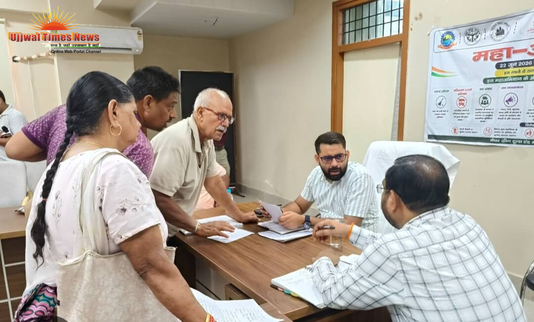 नगर निगम पहुंचे व्यापारी, मूलभूत समस्याओं के समाधान की मांग; सुविधाओं की कमी और उत्पीड़न पर जताया आक्रोश