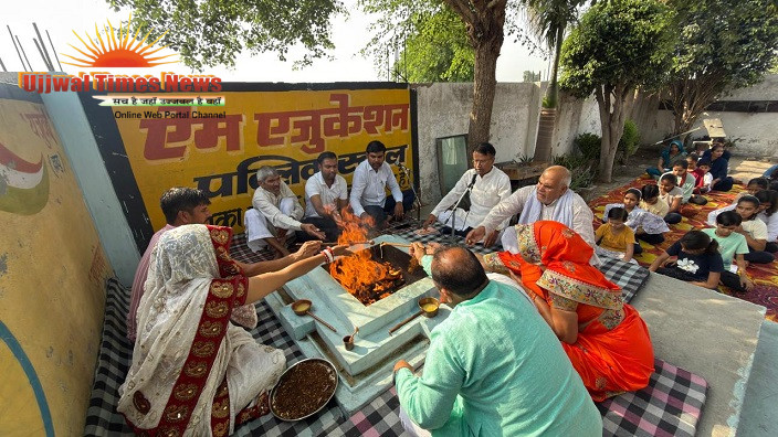 छपरौली में योगाभ्यास से पूर्व कराया जा रहा है यज्ञ, गुरुकुल कुरूक्षेत्र के मुख्य संरक्षक हुए शामिल