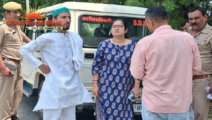 ढिकौली में जलभराव से निजात दिलाने के लिए एसडीएम ने मौके आकर पीडब्ल्यूडी को दिए निर्देश