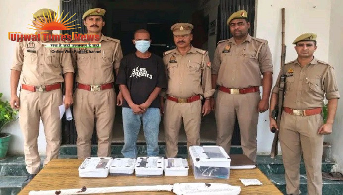 दुकान का ताला तोड़कर मोबाइल उड़ाने वाला चोर गिरफ्तार, कछौना पुलिस ने 10 मोबाइल और नकदी बरामद कर किया खुलासा