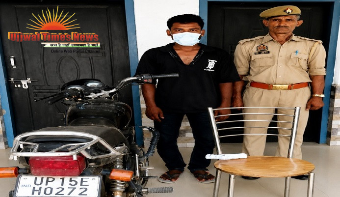 खेकड़ा पुलिस को बड़ी सफलता, चोरी की बाइक और अवैध चाकू के साथ युवक गिरफ्तार