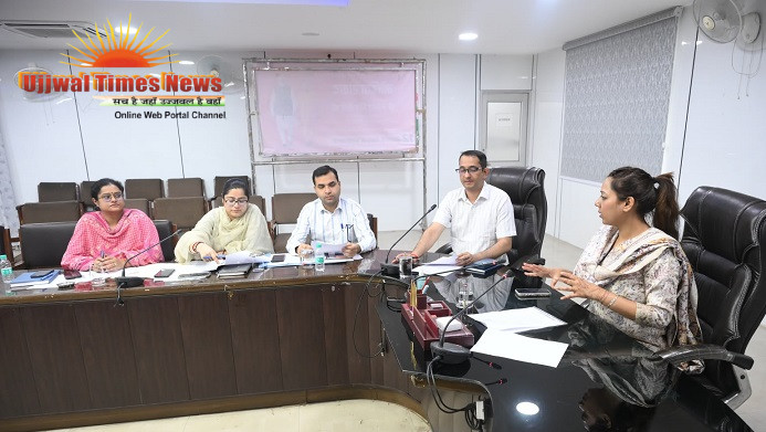 जिला निर्वाचन अधिकारी ने मतदेय स्थलों के सम्भाजन हेतु राजनैतिक दलों के अध्यक्ष व प्रतिनिधियों के साथ की बैठक