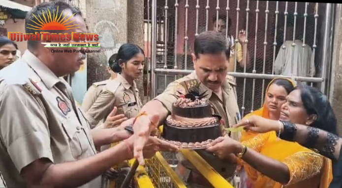 श्रीबांकेबिहारी मंदिर में केक ले जाने से रोका तो मुख्य द्वार पर ही काटा, वीआईपी व्यवस्था को लेकर उठे सवाल